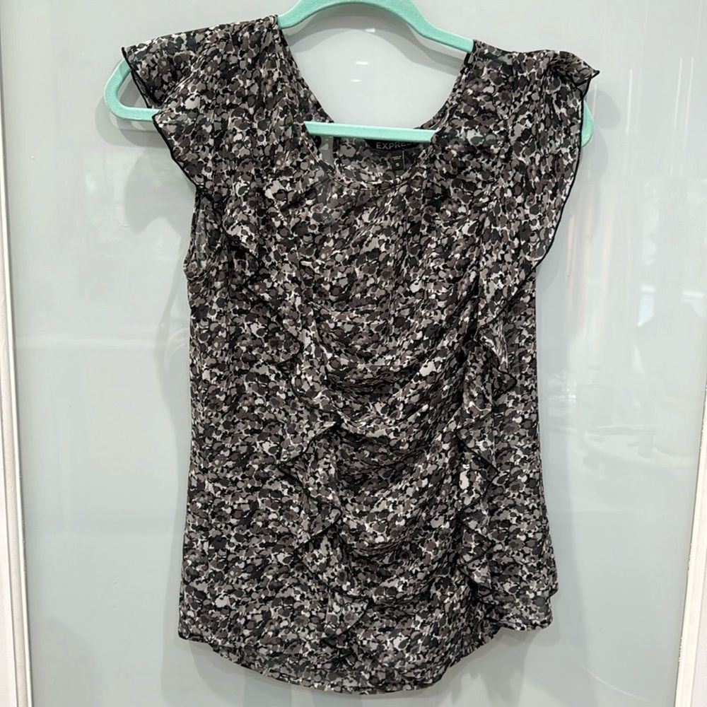 Express Women’s Multiprint Short Sleeve Sheer Ruffle Blouse Top Sz Small